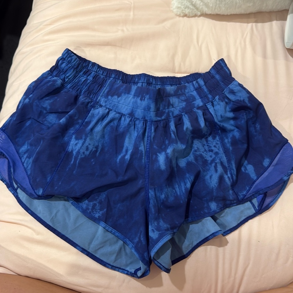 2.5" lululemon hotty hot shorts
